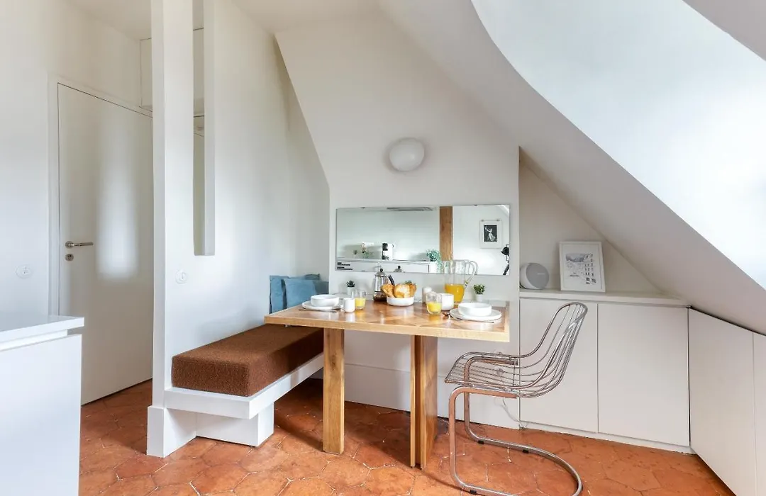 Studio Cocoon With View In The Heart Of Paris 09-1