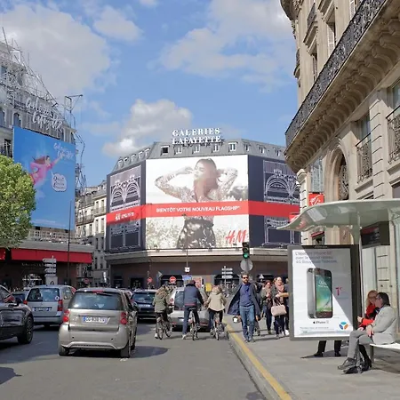 Studio Cocoon With View In The Heart Of Paris 09-2