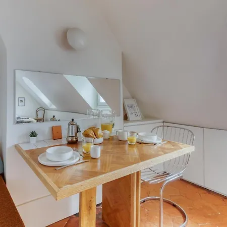 Studio Cocoon With View In The Heart Of Paris 09-3